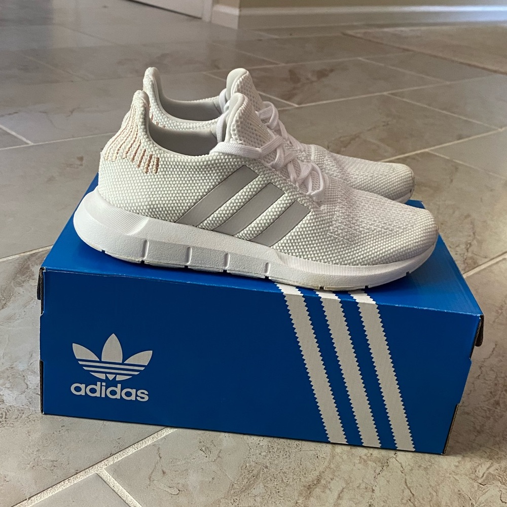 NWOT Adidas Swift Run Sneaker - Womens 7.5